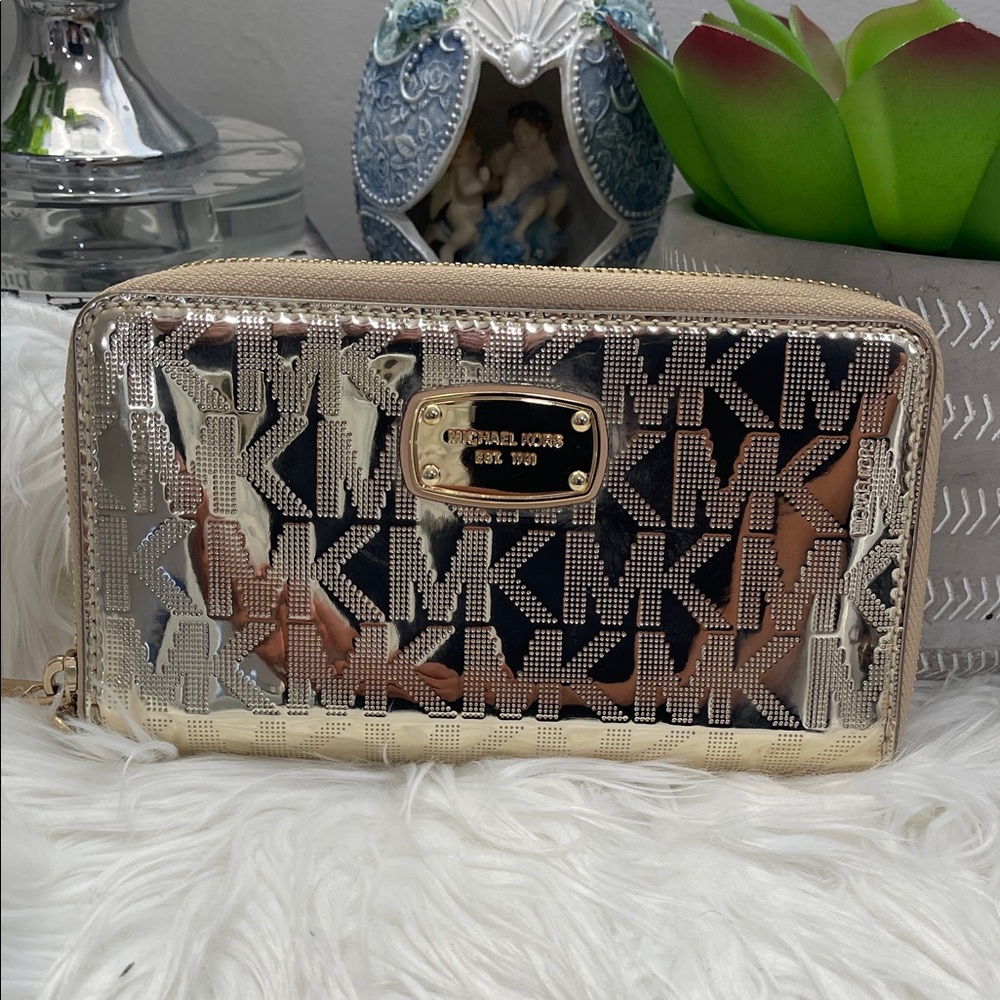 Michael Kors Metallic Gold Wallet - Picture 3 of 9
